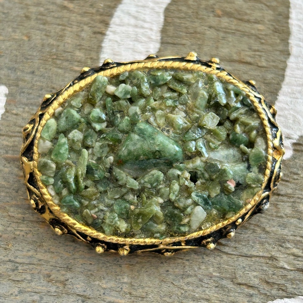 JADE Elegant Green and Gold Brooch